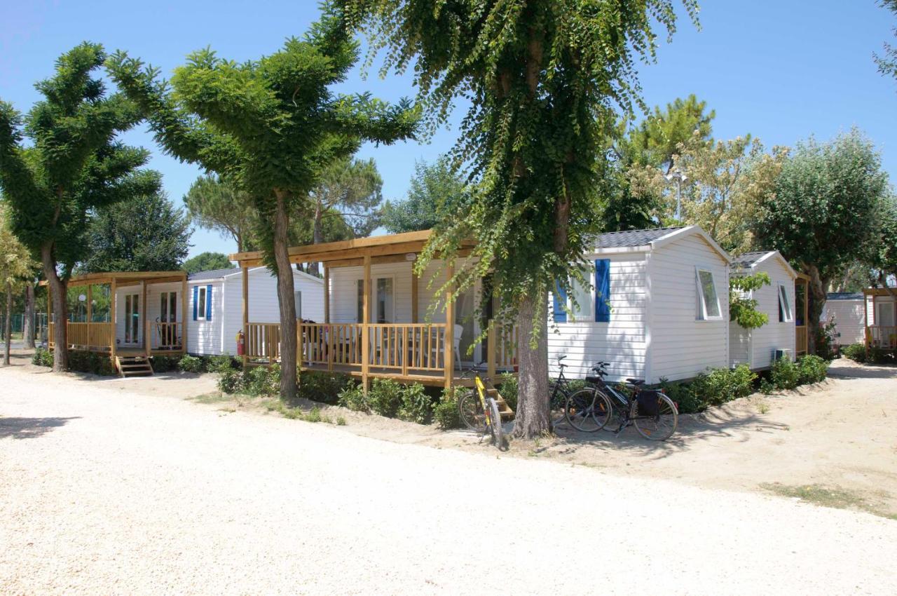 Club Del Sole Marina Family Resort Punta Marina Bagian luar foto